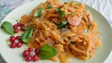 Рецепт Тушеной капусты с сосисками в мультиварке