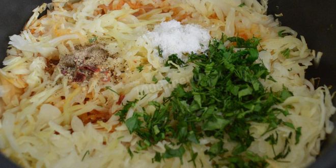Рецепт тушеной капусты с сосисками в мультиварке
