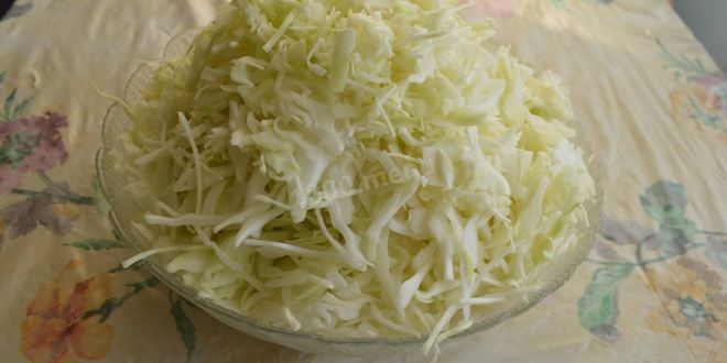 Рецепт тушеной капусты с сосисками в мультиварке