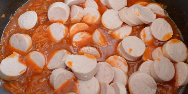 Рецепт тушеной капусты с сосисками в мультиварке