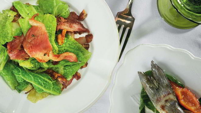 Рецепт тушеной савойской капусты, каштаны и панчетта