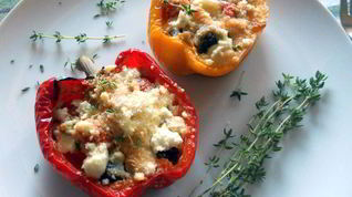 Рецепт Запеченного сладкого перца, фаршированного помидорами черри, оливками и фетой