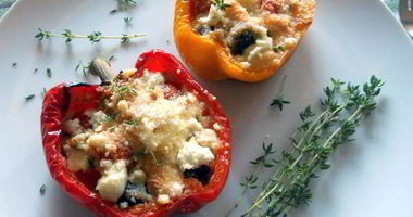 Рецепт Запеченного сладкого перца, фаршированного помидорами черри, оливками и фетой