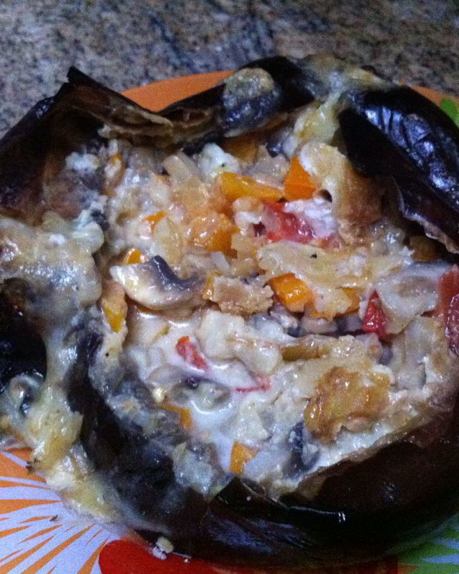 Рецепт запеченного целиком баклажан с овощами