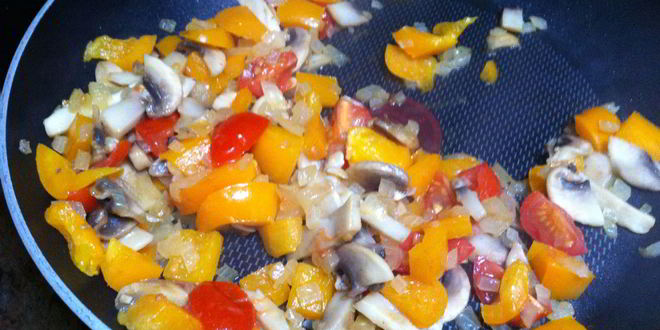 Рецепт запеченного целиком баклажан с овощами