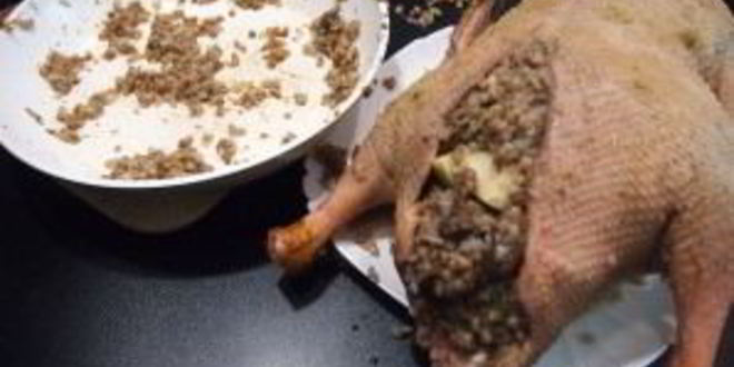 Рецепт гуся с гречкой, грибами и печенью в рукаве