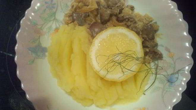 Рецепт куриной печени с яблоками под сметаной