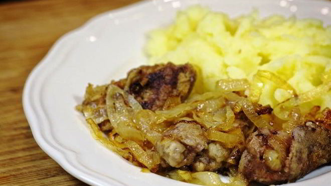 Рецепт куриной печени, жареной с луком