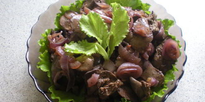 Рецепт Куриной печенки с красным луком в красном вине