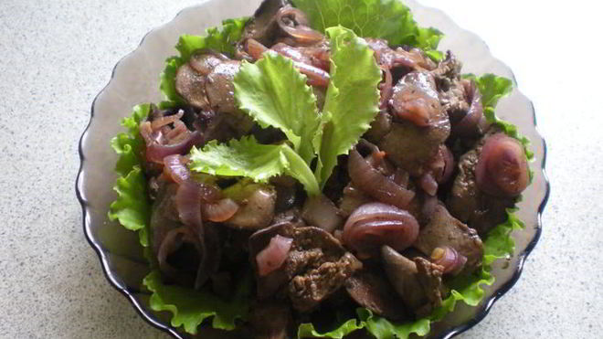 Рецепт куриной печенки с красным луком в красном вине