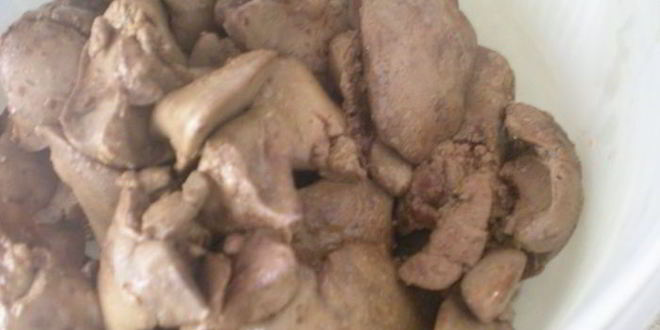 Рецепт куриной печенки с красным луком в красном вине