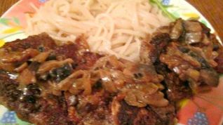 Рецепт Отбивных из печени со сливочно-грибным соусом