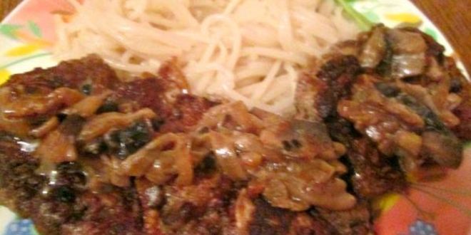 Рецепт Отбивных из печени со сливочно-грибным соусом