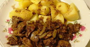 Рецепт Печени куриной, тушенной с луком