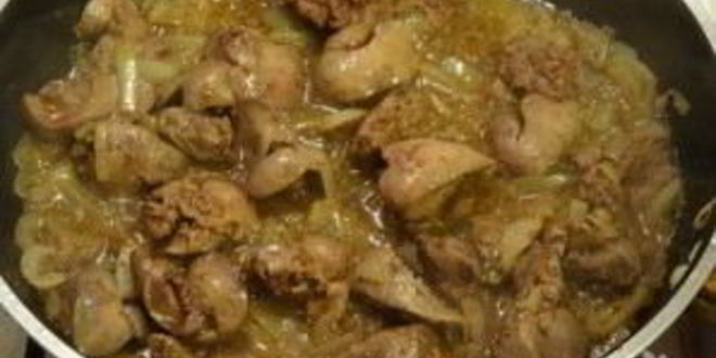 Рецепт печени куриной, тушенной с луком