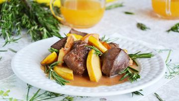 Рецепт Печени с айвой под апельсиновым соусом