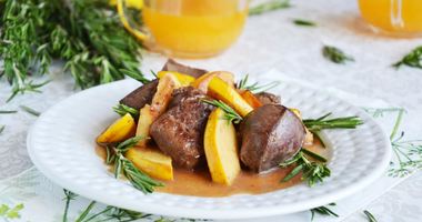 Рецепт Печени с айвой под апельсиновым соусом