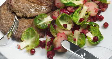 Рецепт Печени с шалфеем, клюквой и брюссельской капустой