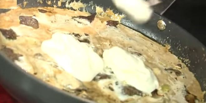 Рецепт свиной печени в сметане с луком тушеная