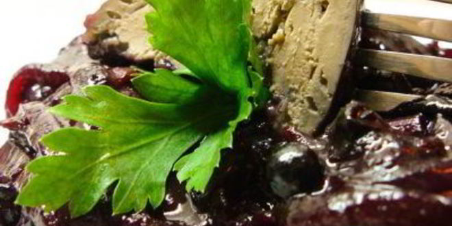 Рецепт Тушеной куриной печени с черной смородиной