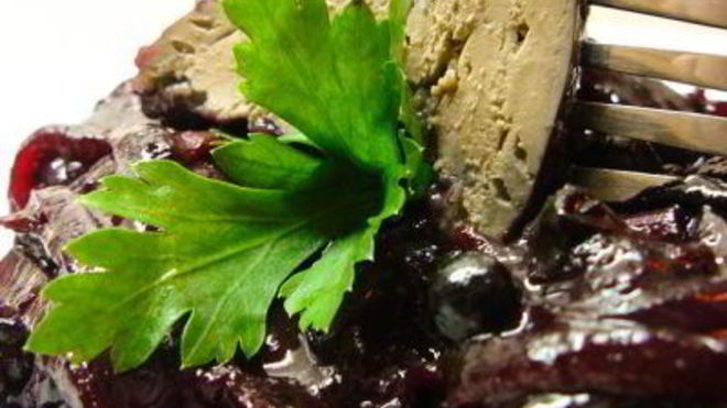 Рецепт тушеной куриной печени с черной смородиной