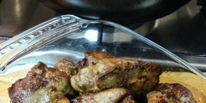 Рецепт тушеной куриной печени с черной смородиной