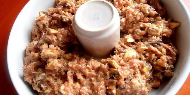 Рецепт воскресного мясного кольца с печенью и грибами