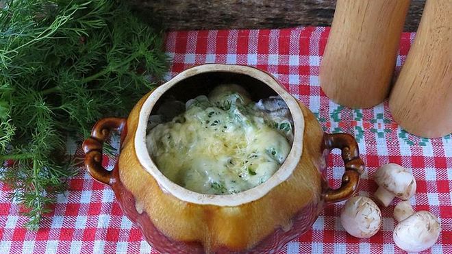 Рецепт пельменей в горшочках с грибами