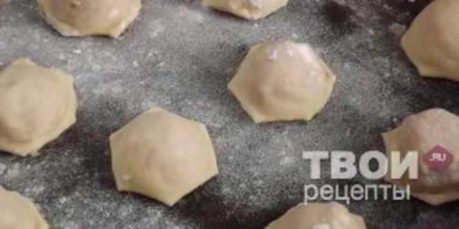 Рецепт пельменей, запеченных со сметаной и сыром