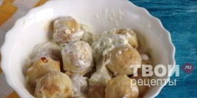 Рецепт пельменей, запеченных со сметаной и сыром