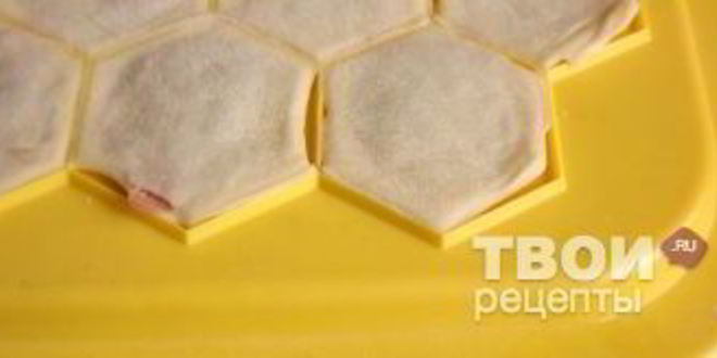 Рецепт пельменей, запеченных со сметаной и сыром