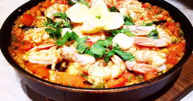 Рецепт Паэльи с каракатицей, кальмарами и креветками