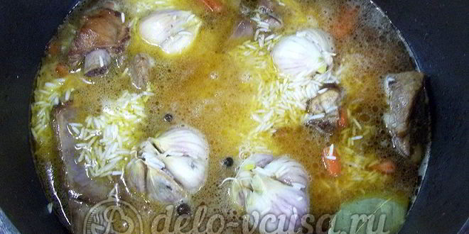 Рецепт плова по-домашнему со свиными ребрами