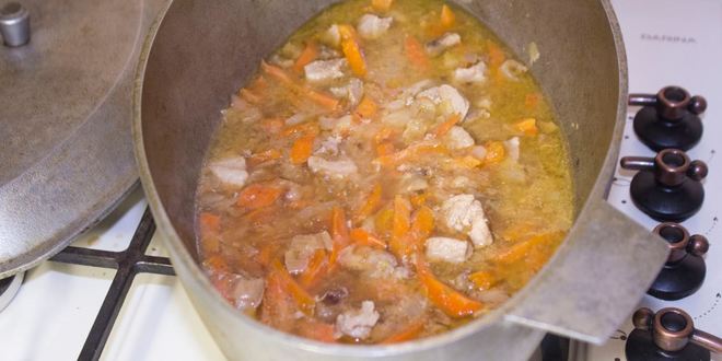 Рецепт плова со свининой в казане на плите