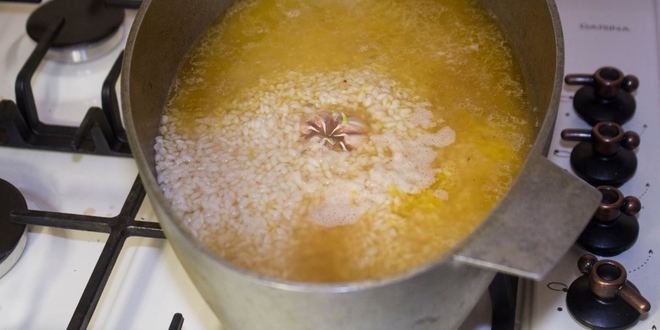 Рецепт плова со свининой в казане на плите