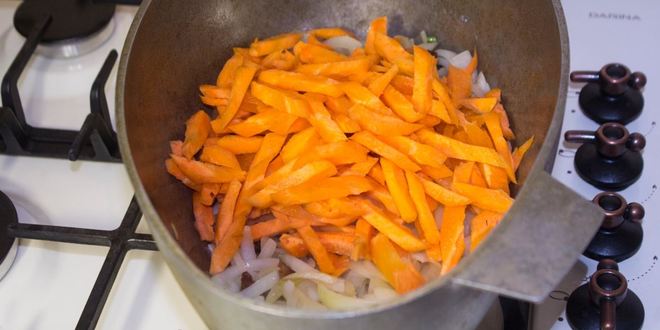 Рецепт плова со свининой в казане на плите