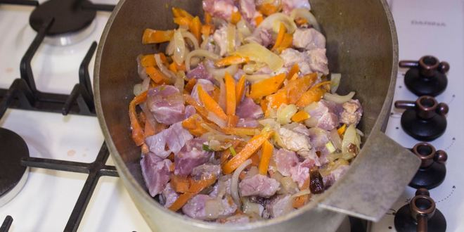 Рецепт плова со свининой в казане на плите