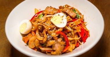 Рецепт Пшеничной лапши с курицей и овощами