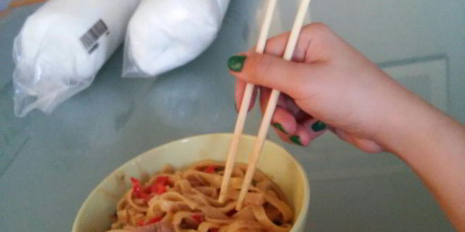 Рецепт Пшеничной лапши с курицей в соево-медовом соусе