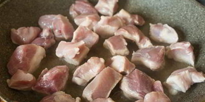 Рецепт густого рагу из свинины на красном вине