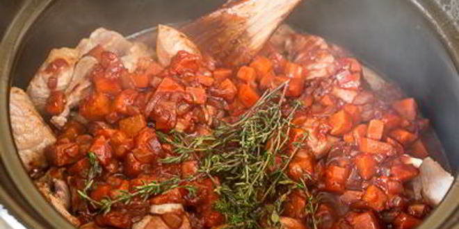 Рецепт густого рагу из свинины на красном вине