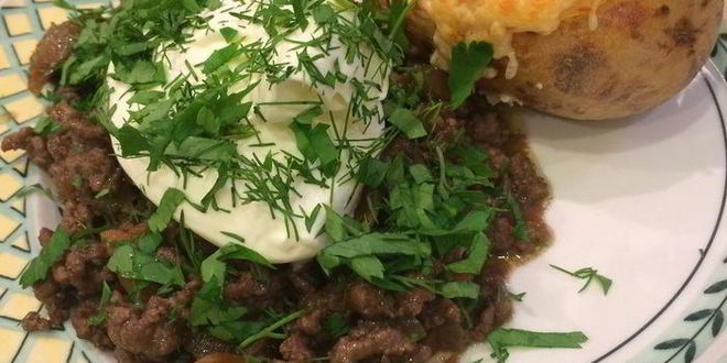 Рецепт Картофеля, запеченного в фольге с мясным рагу