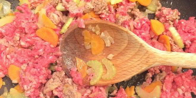 Рецепт картофеля, запеченного в фольге с мясным рагу