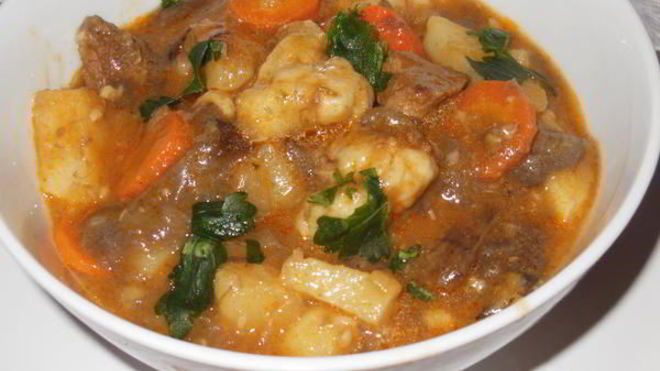 Рецепт мясного рагу с сырными клецками