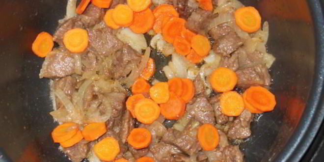 Рецепт мясного рагу с сырными клецками