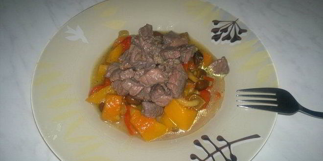 Рецепт Овощного рагу с опятами и говядина в ягодах черной смородины