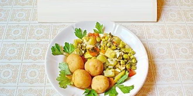 Рецепт Рагу из молодых летних овощей с картофелем отварным