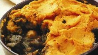 Рецепт Рагу из оленины с пюре из сладкого картофеля