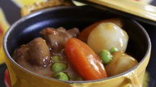 Рецепт Рождественского мясного рагу с зеленым горошком