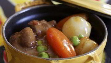 Рецепт Рождественского мясного рагу с зеленым горошком